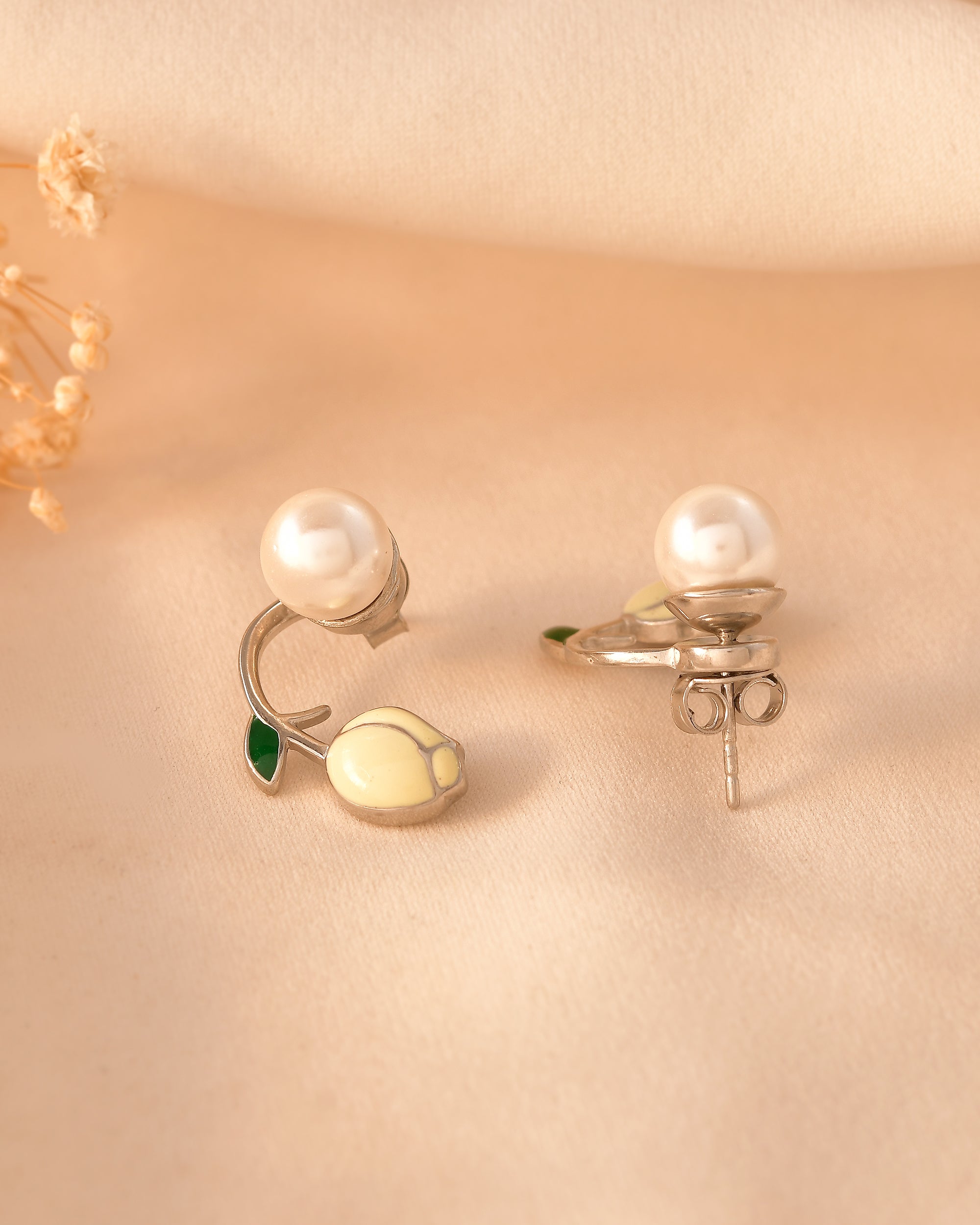 Pearl Bloom Enamel 925 Silver Stud Earring
