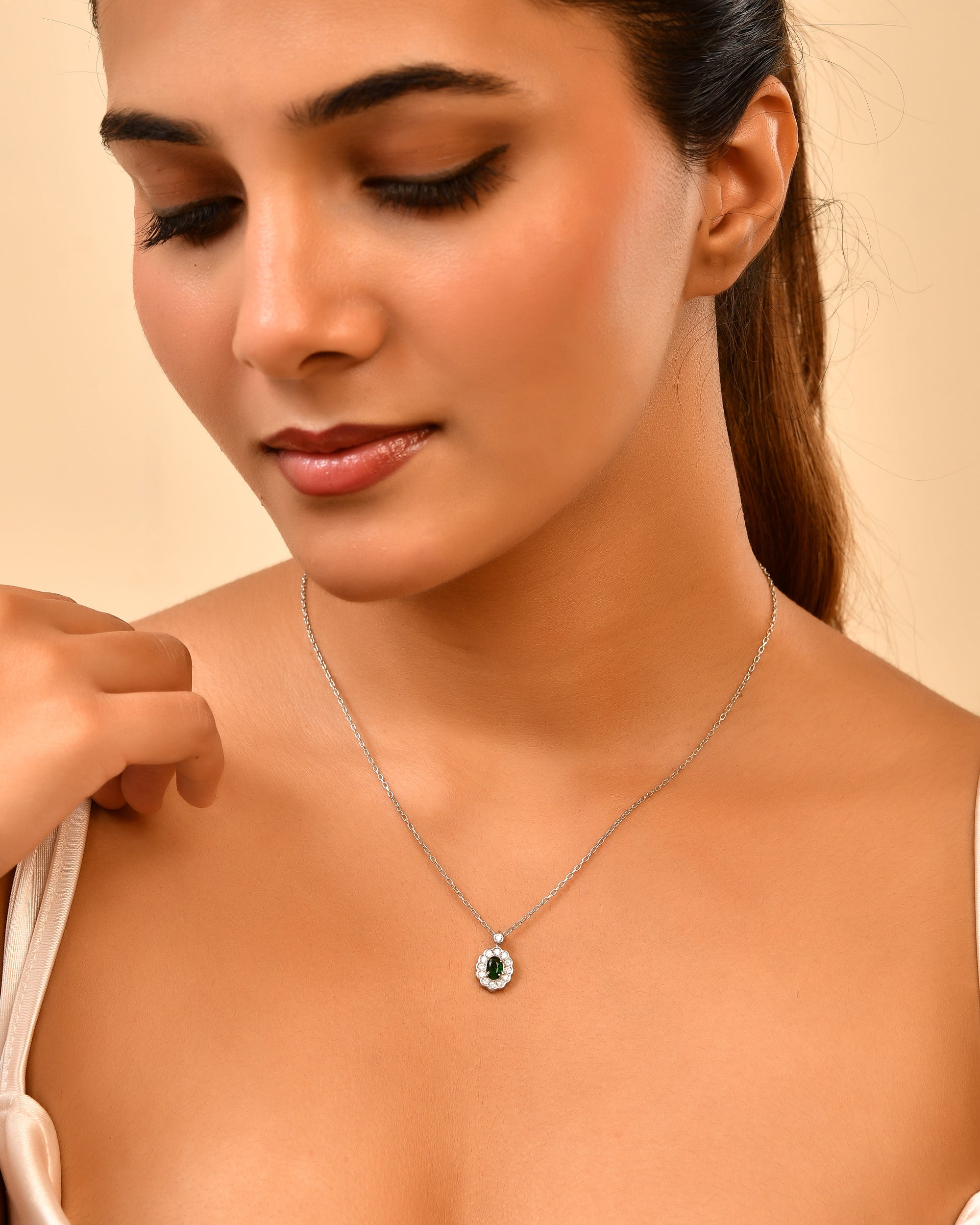 Inaya Oval Shape 925 Sterling Silver Chain Pendant