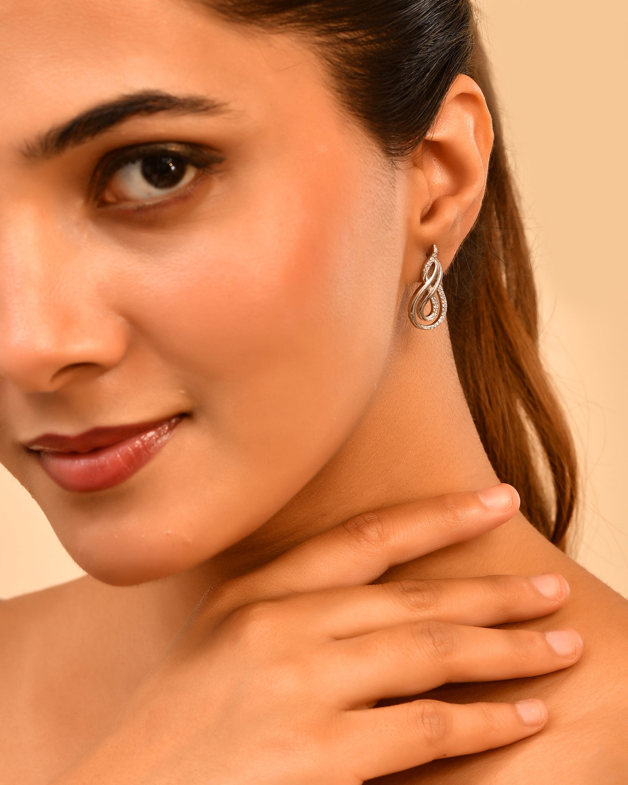 Vani Infinity Sterling Silver Chain Pendant Set