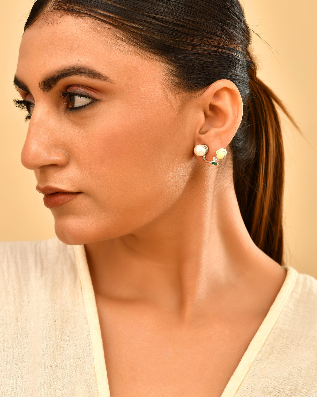 Pearl Bloom Enamel 925 Silver Stud Earring
