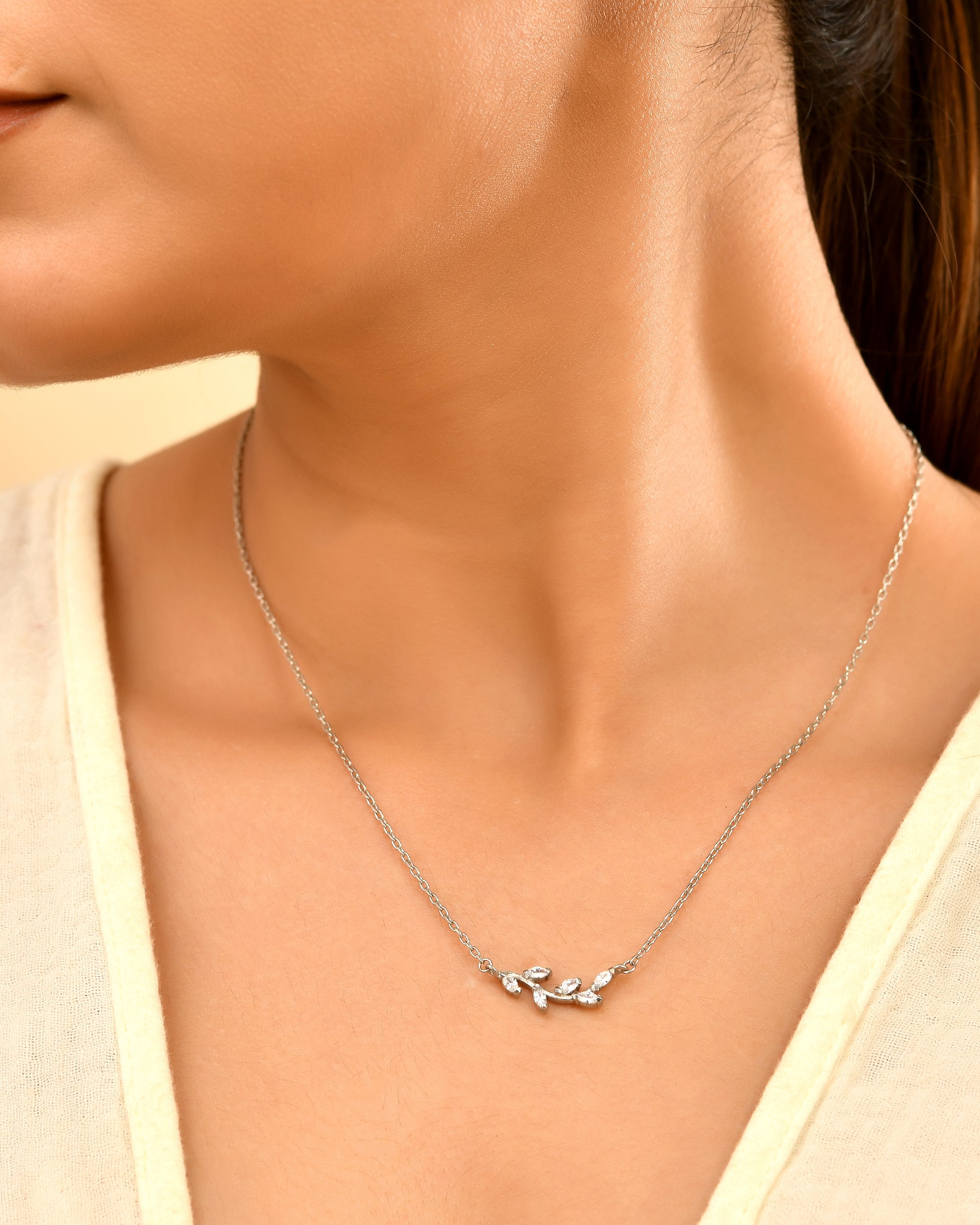 Elara Leaf Sparkle 925 Silver Chain Pendant Set