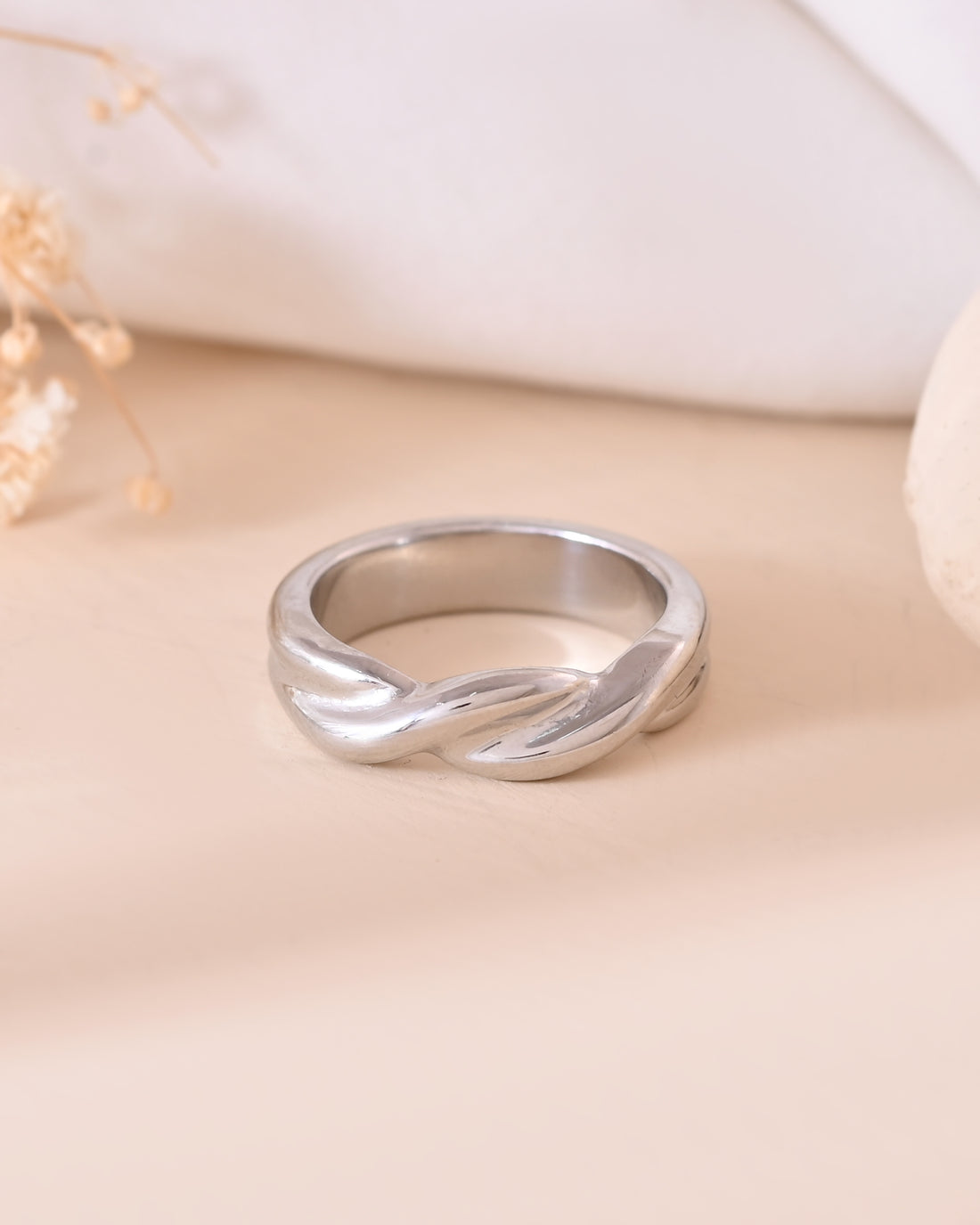 Urban Twist 925 Sterling Silver Band Ring