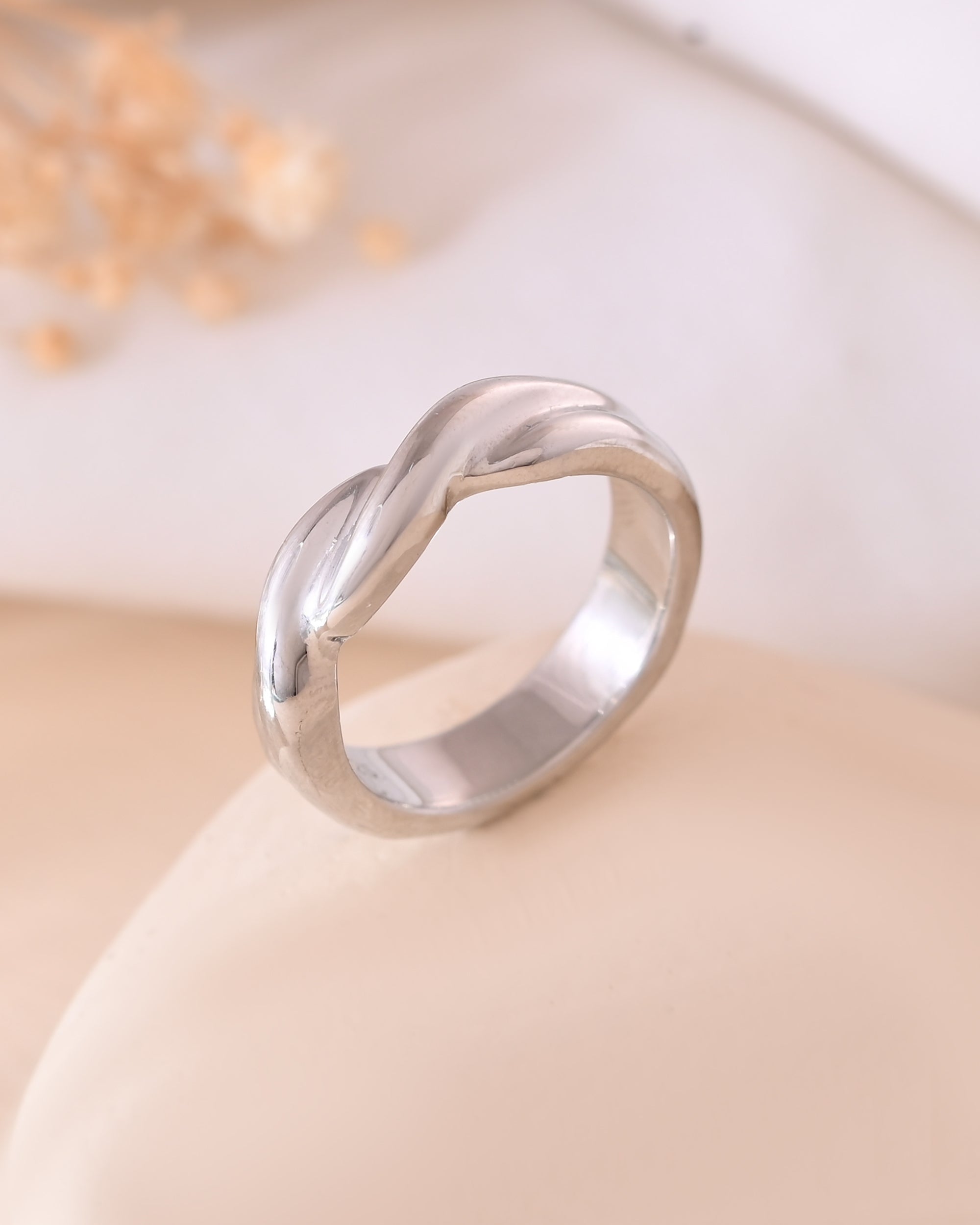 Urban Twist 925 Sterling Silver Band Ring