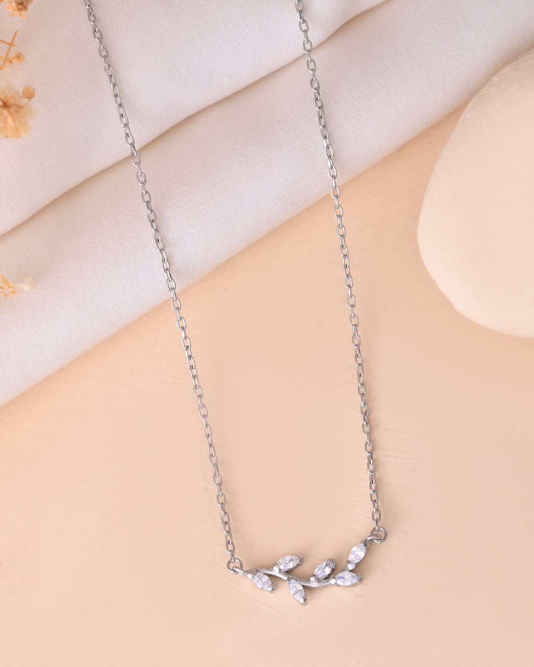 Elara Leaf Sparkle 925 Silver Chain Pendant Set