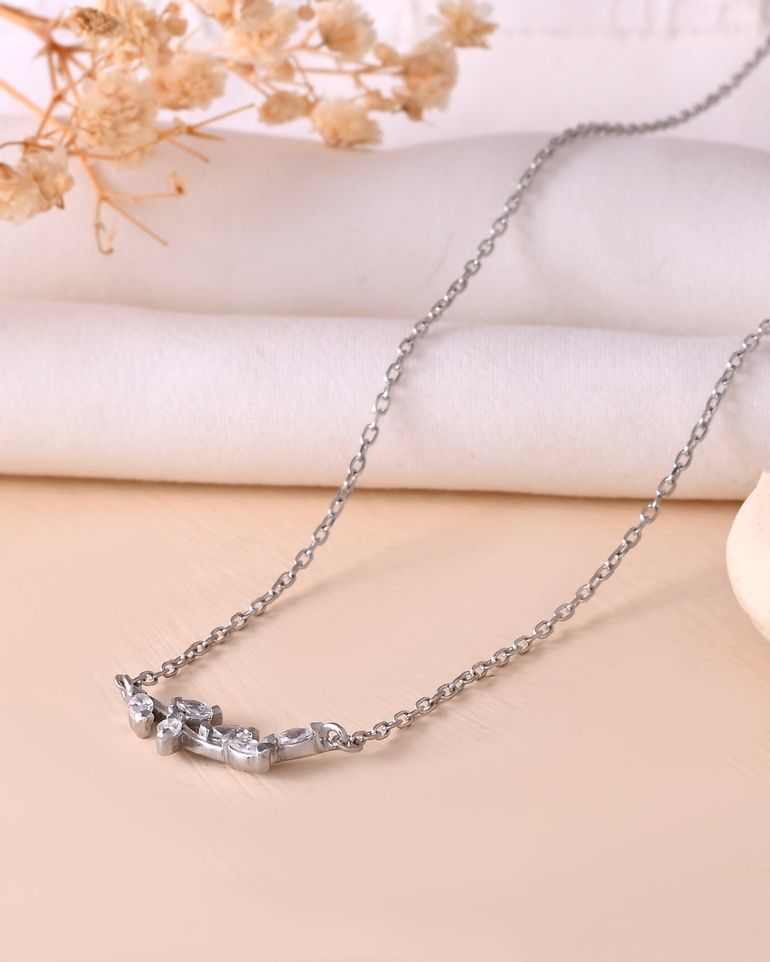 Elara Leaf Sparkle 925 Silver Chain Pendant Set