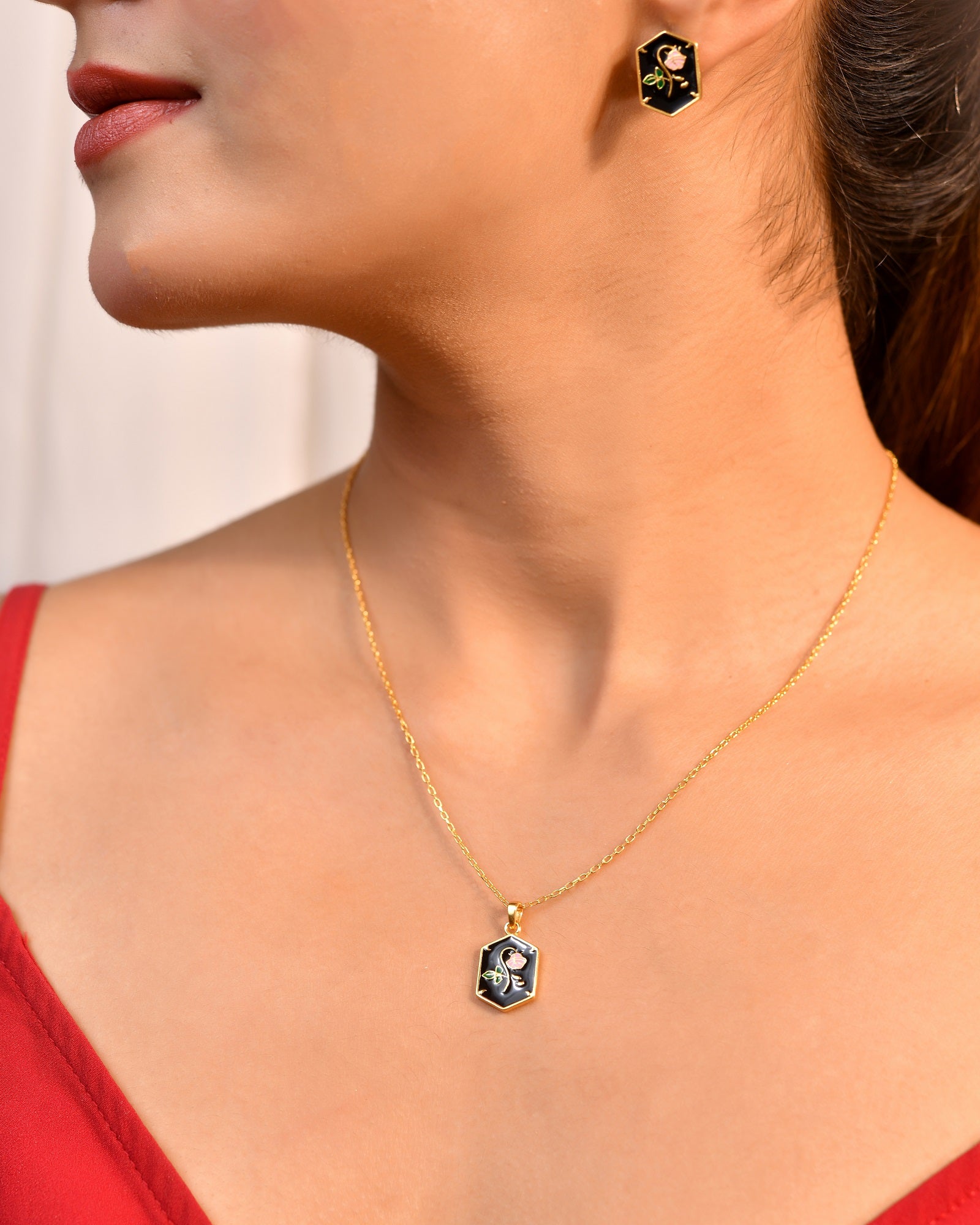 Midnight Bloom Gold Plated 925 Silver Chain Pendant Set