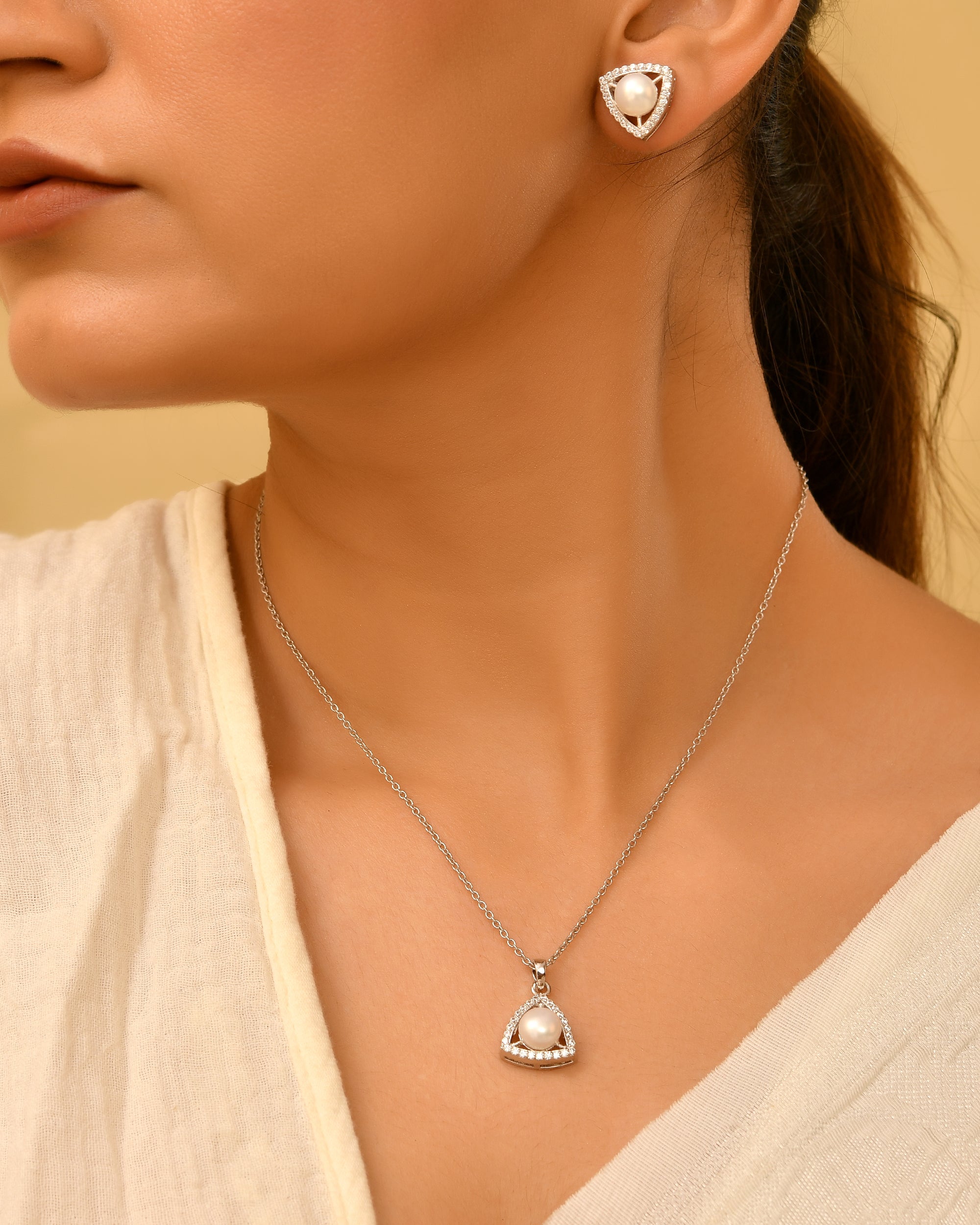 Elara Pearl 925 Sterling Silver Chain Pendant Set