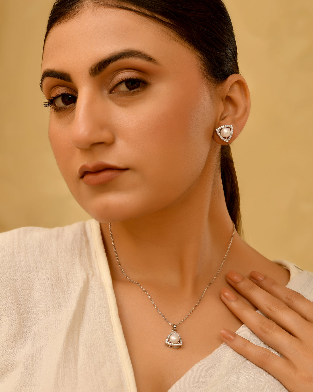 Elara Pearl 925 Sterling Silver Chain Pendant Set