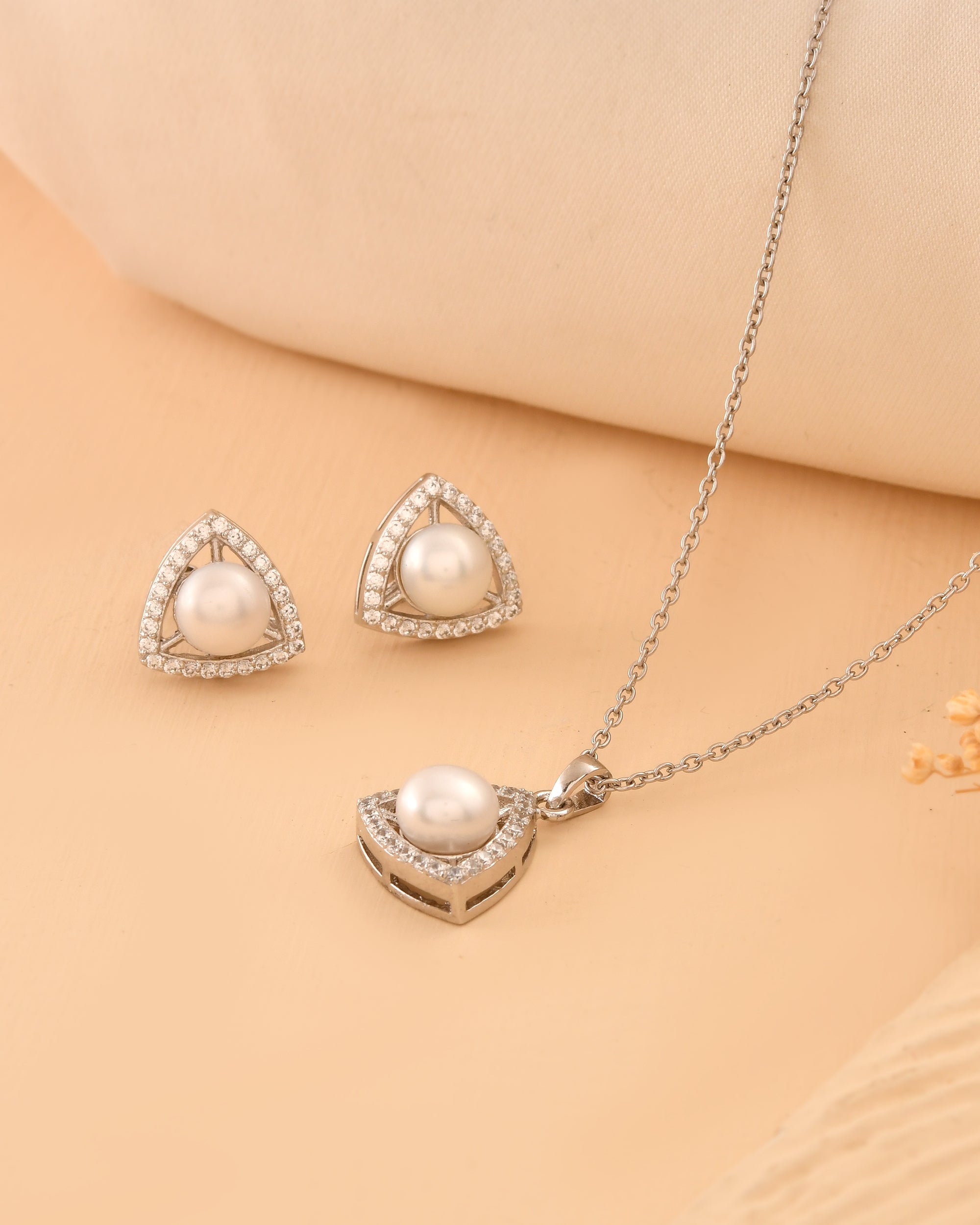 Elara Pearl 925 Sterling Silver Chain Pendant Set