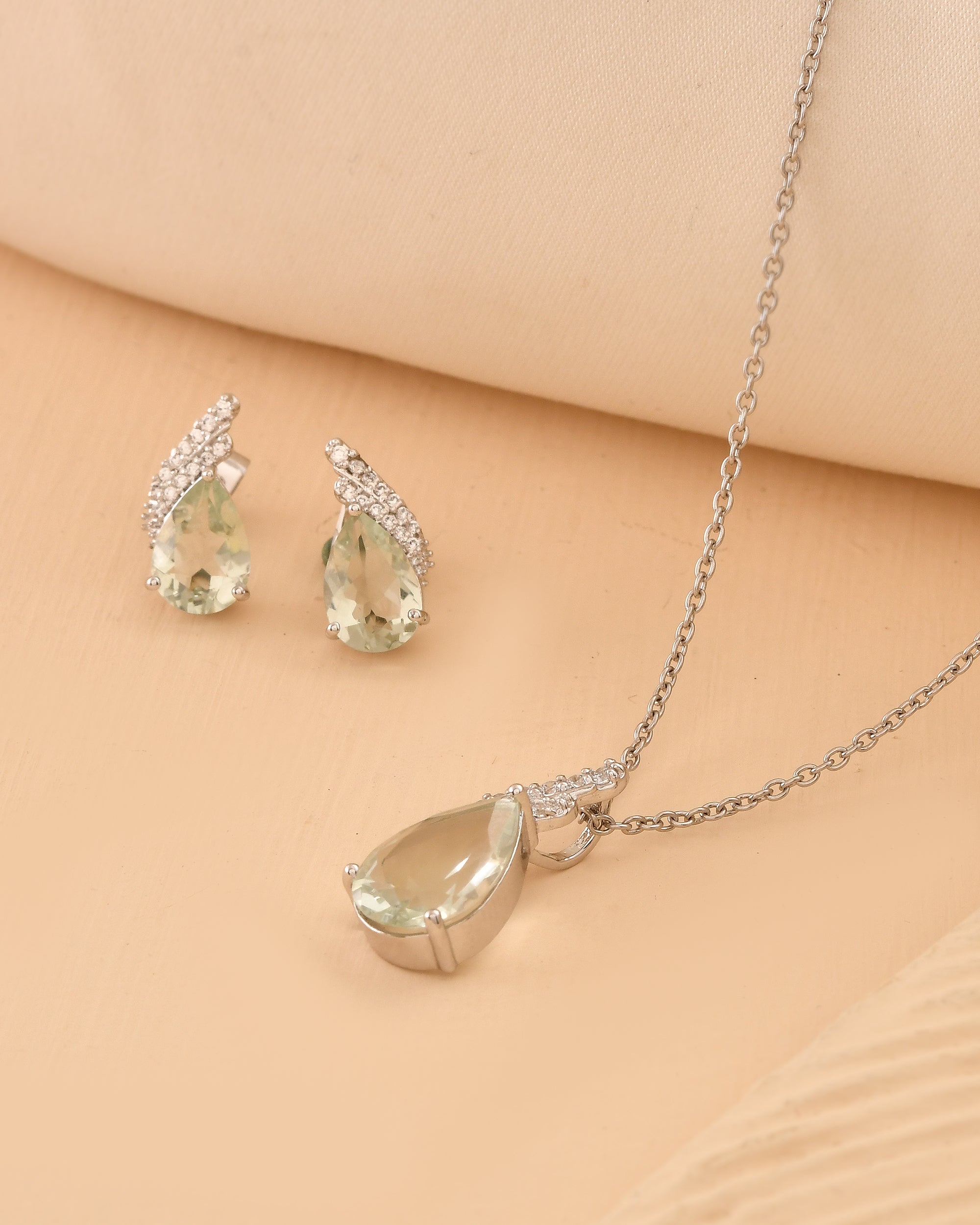 Celestia 925 Sterling Silver Chain Pendant Set